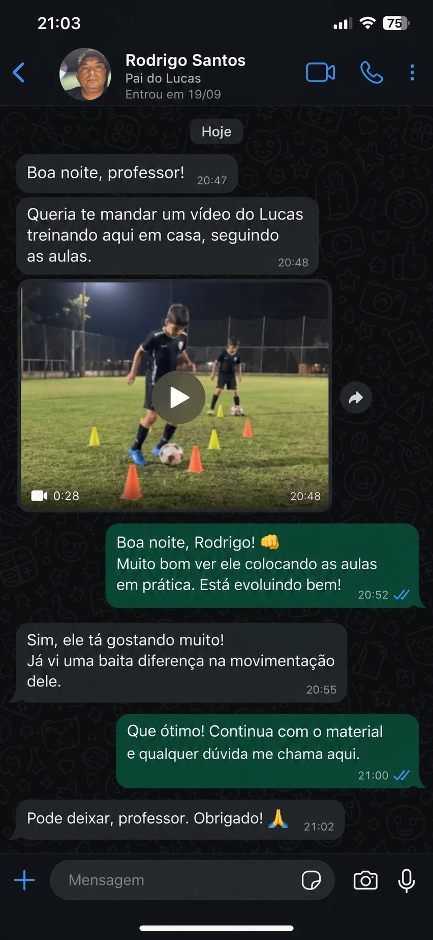 Conversa no WhatsApp: pai do Lucas envia vídeo do filho treinando