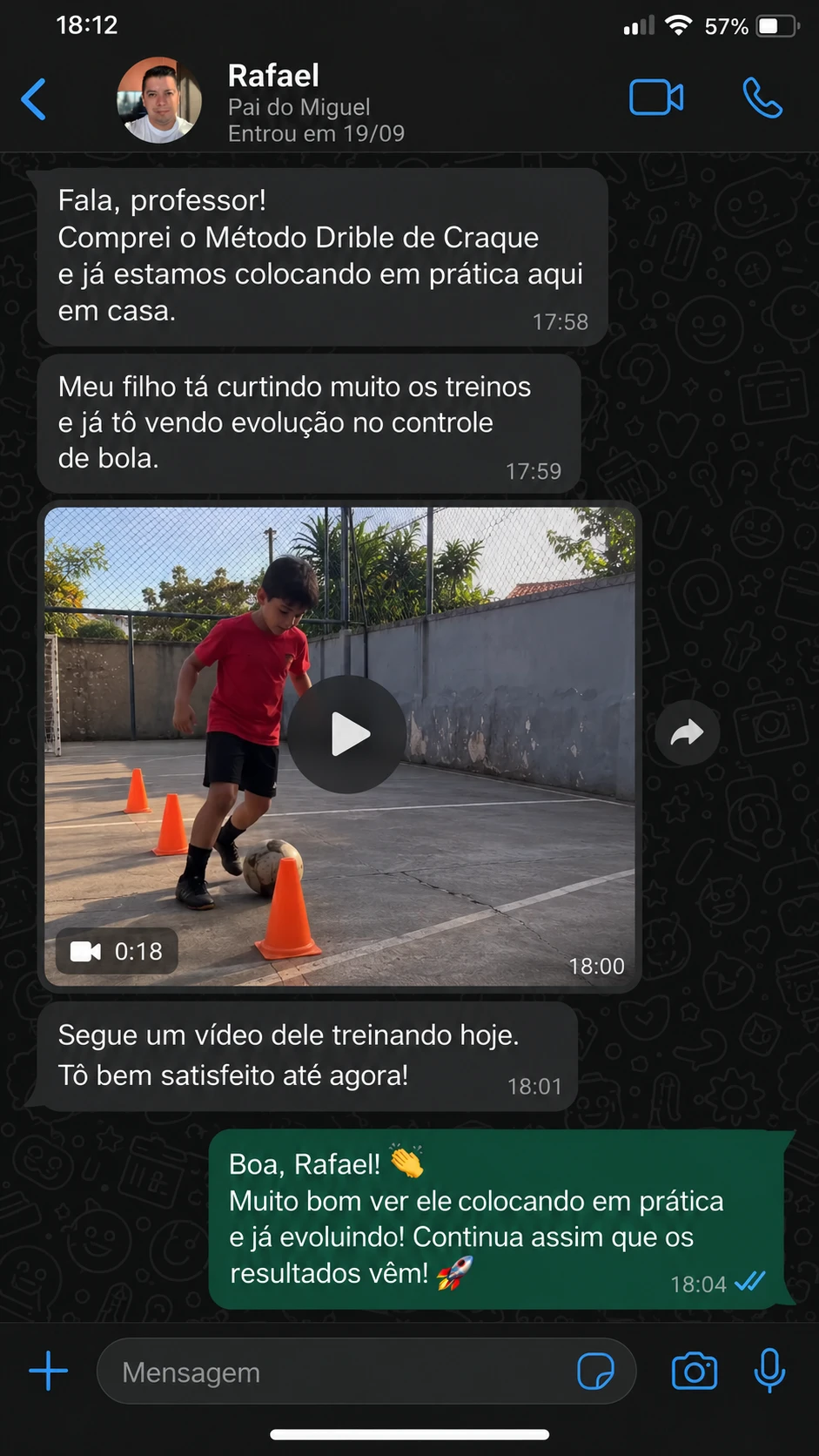 Conversa no WhatsApp: pai do Miguel vê evolução no controle de bola