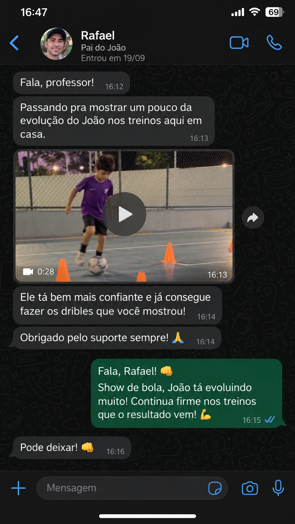 Conversa no WhatsApp: pai do João diz que ele está mais confiante nos dribles